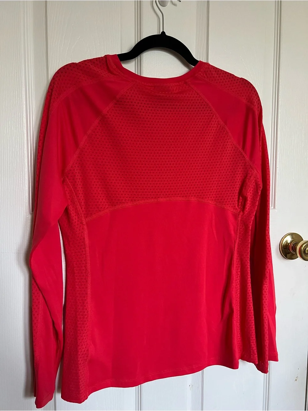 Women’s Columbia Long Sleeve Light Weight Athletic Top Size Medium